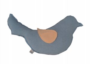 almofada em formato de pássaro azul com asa bege